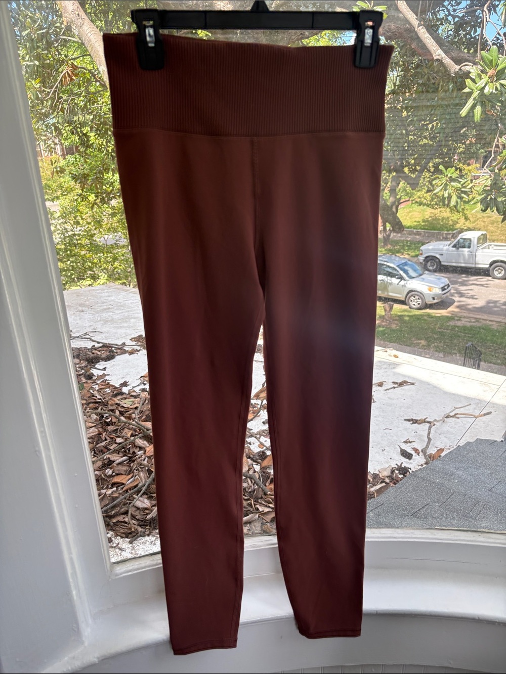 Vuori High-Rise Leggings in Chocolate Brown-Size Medium